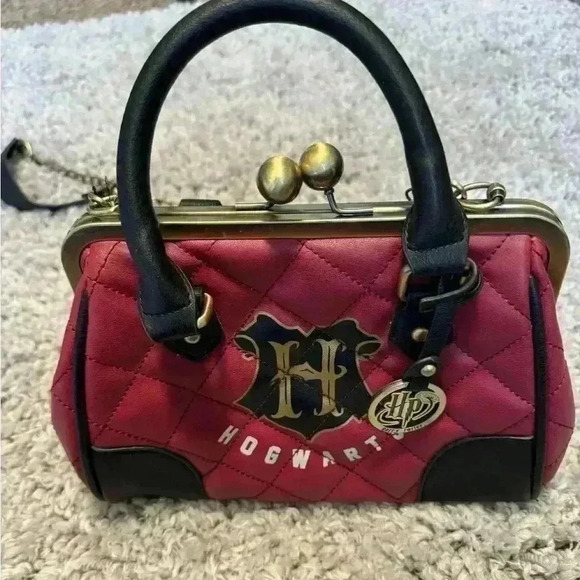 Harry Potter Hogwarts purse - Picture 1 of 10